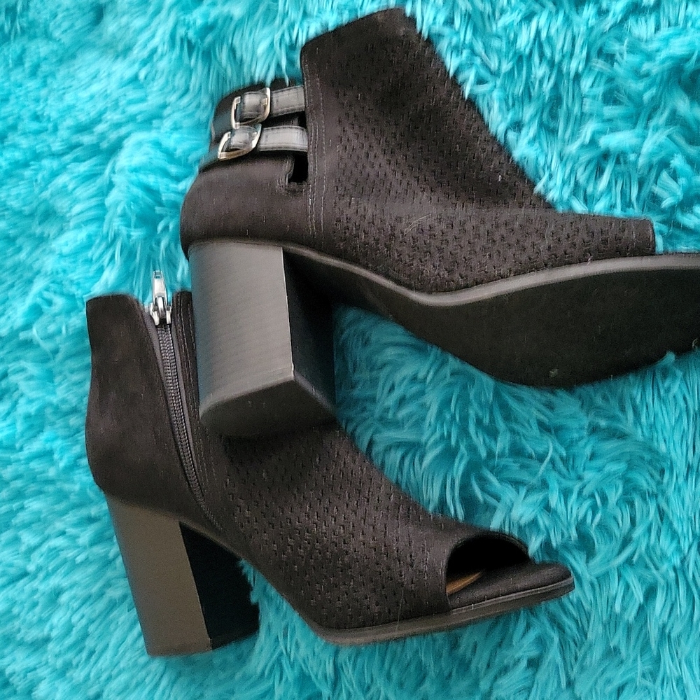 Coconuts By Matisse Laser Cut Chunky Heel Booties… - image 7